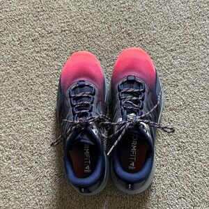 Excellent color!!! Never been used balcony peregrine 12 trail running shoe.